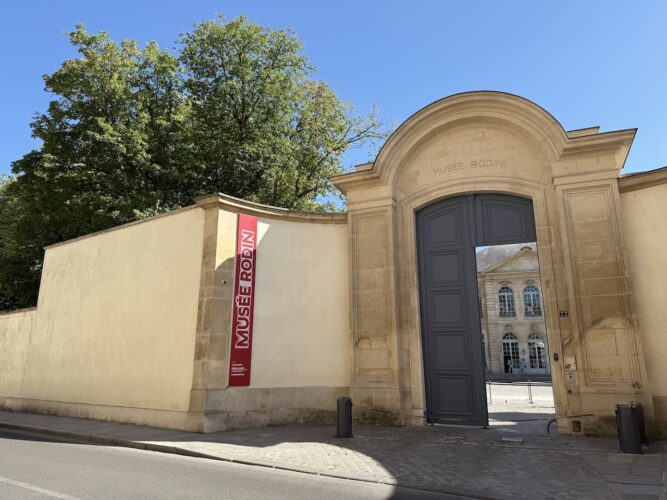パリのロダン美術館で「考える人」と庭園、カミーユ・クローデルの名作に出会う