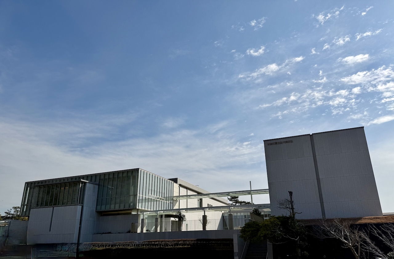 神奈川県立近代美術館葉山館の魅力を徹底解説！海を望む絶景アートスポット