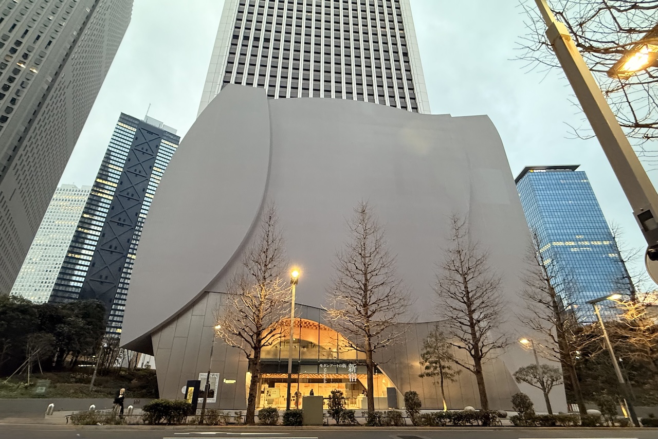 新宿の街とアートの記憶｜SOMPO美術館で『ひまわり』と日本のシュルレアリストたちの世界